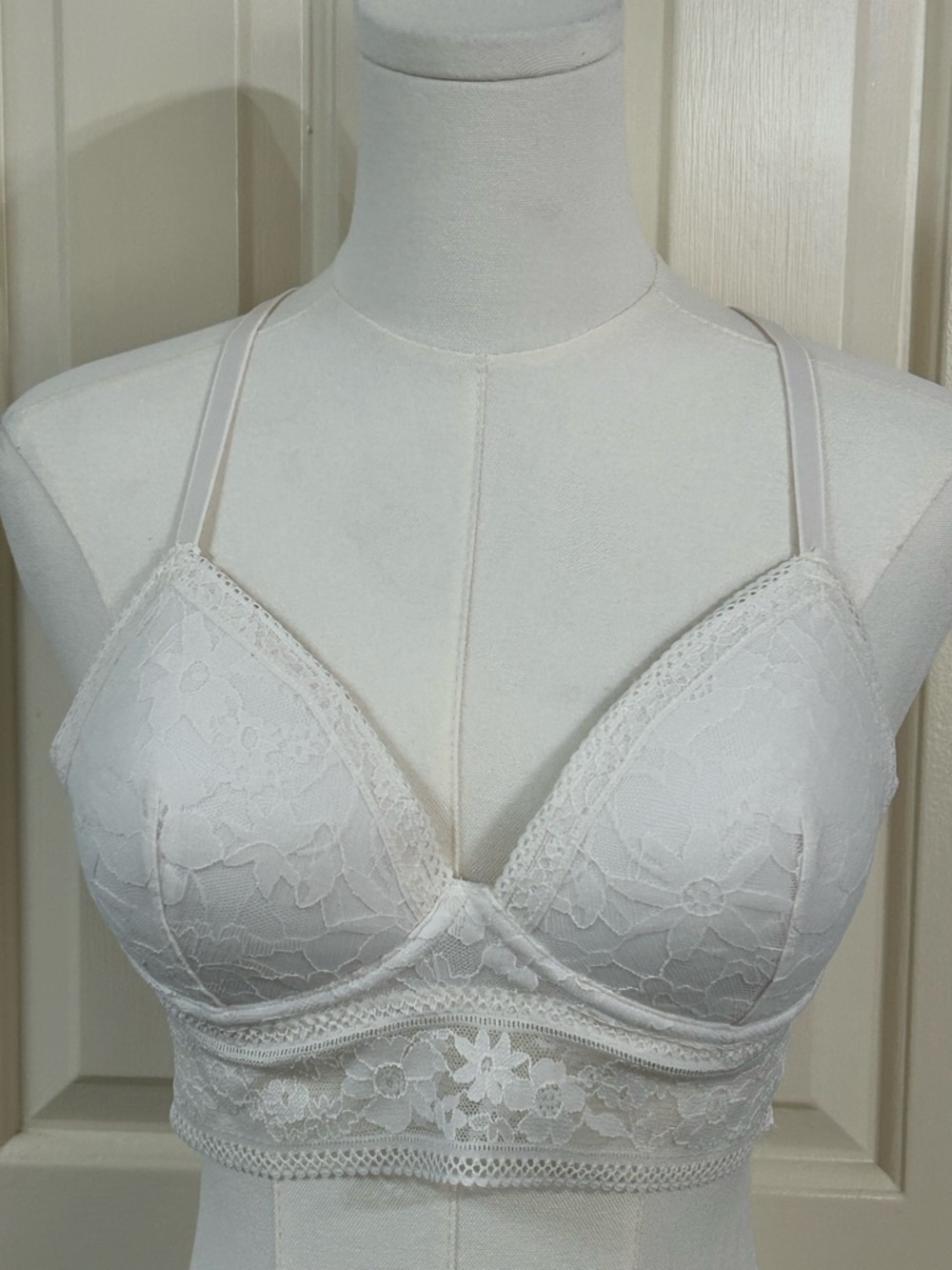 Victoria’ Secret Lace Bralette Size Medium Adjustable Racerback